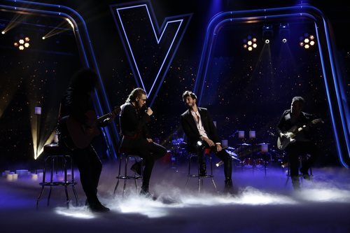 Andrés Martín y Sebastián Yatrá interpretan "Un año" en la final de 'La Voz'