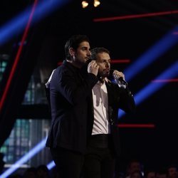 Ángel Cortés y Melendi cantan "Besos a la Lona" en la gran final de 'La Voz'