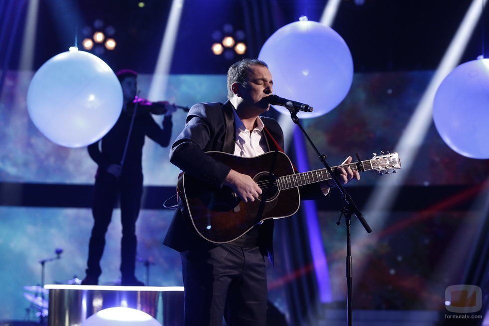 Javi Moya canta "El sitio de mi recreo" en la final de 'La Voz'