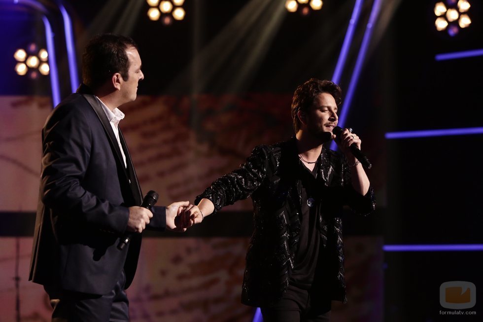 Javier Moya y Manuel Carrasco interpretan "Déjame ser" en la final de 'La Voz'