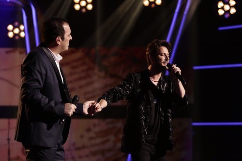 Javier Moya y Manuel Carrasco interpretan "Déjame ser" en la final de 'La Voz'