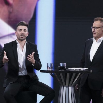Alejandro Albalá y Jordi González en el plató en la primera final de 'GH Dúo'
