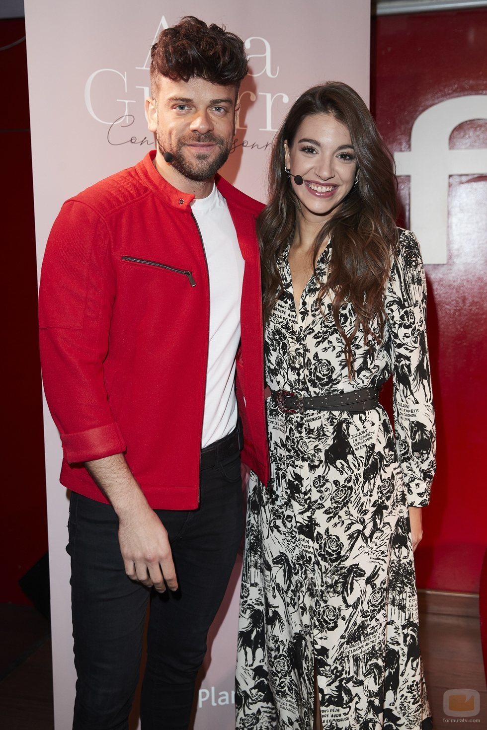 Ricky Merino junto a Ana Guerra en la presentación del libro "Con una sonrisa"