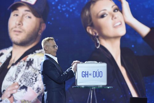 Jordi González, con el maletín de 'GH Dúo', en la final