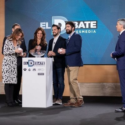 Representantes de los partidos políticos, en el sorteo del orden para 'El debate' de Atresmedia