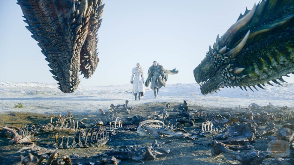 Jon y Daenerys caminan hacia los dragones de 'Juego de Tronos' en el 8x01