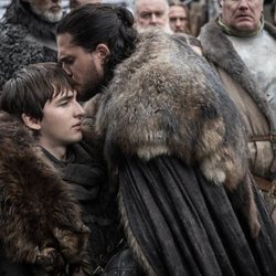Jon Nieve besa a Bran Stark en la frente en el 1x08 de 'Juego de Tronos'