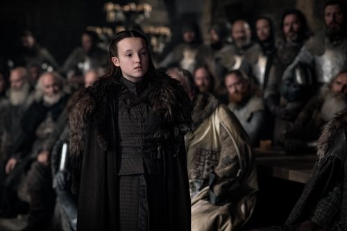 Lyanna Mormont en el Gran Salón de Invernalia en el 8x01 de 'Juego de Tronos'