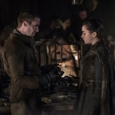 Gendry y Arya se encuentran en la forja de Invernalia en el 8x01 de 'Juego de Tronos'