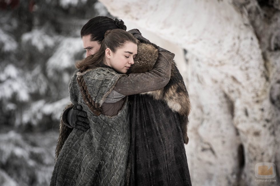 El emotivo abrazo de Arya y Jon de 'Juego de Tronos' en el 8x01