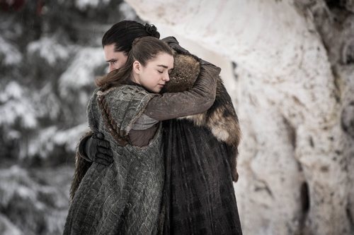 El emotivo abrazo de Arya y Jon de 'Juego de Tronos' en el 8x01