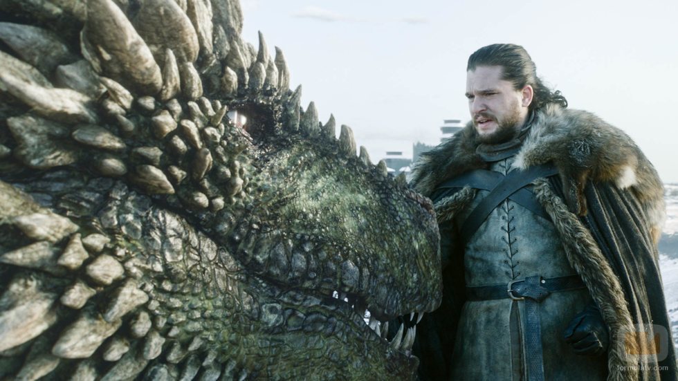 Jon Nieve se familiariza con Rhaegal en el 8x01 de 'Juego de Tronos'