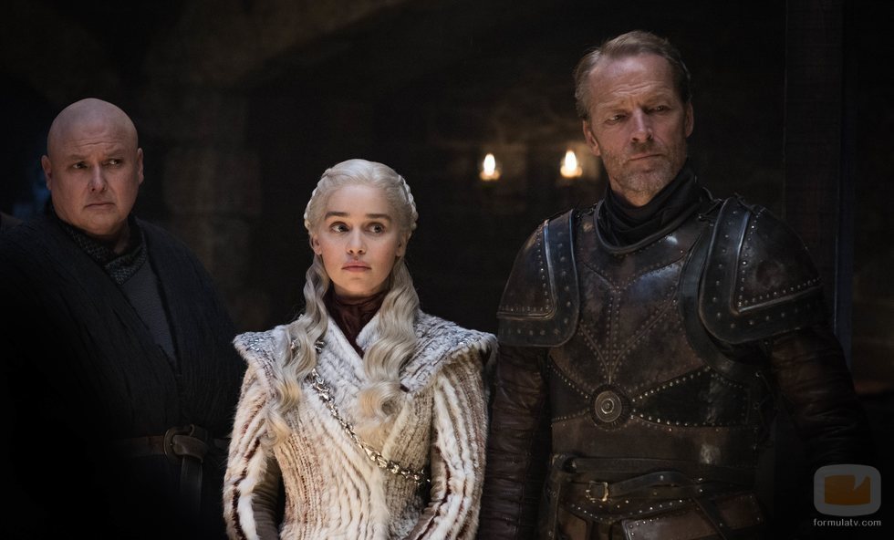 Daenerys Targaryen, Jorah Mormont y Lord Varys en el 8x02 de 'Juego de Tronos'