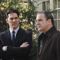 Thomas Gibson y Mandy Patinkin en 'Mentes criminales'