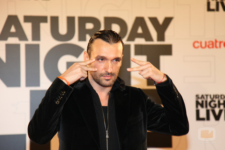 Rafa Méndez en la premiere de 'Saturday Night Live'