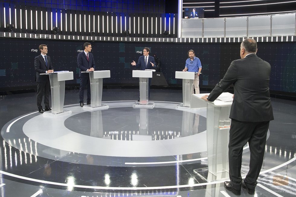 Los principales candidatos a la presidencia del 28A, frente a Xabier Fortes en 'El debate en RTVE'