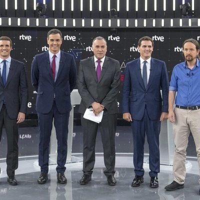 Xabier Fortes, junto a los principales candidatos de las elecciones generales en 'El debate en RTVE'