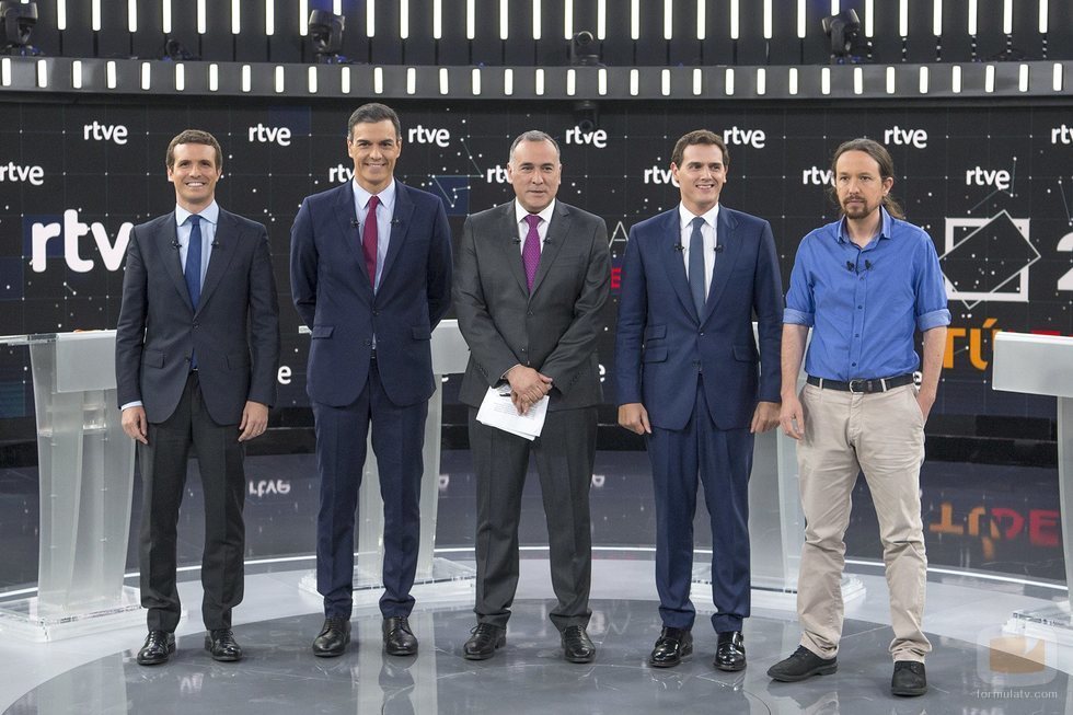 Xabier Fortes, junto a los principales candidatos de las elecciones generales en 'El debate en RTVE'