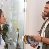 Can Yaman y Demet Özdemir intercambian una mirada cómplice en 'Pájaro Soñador'