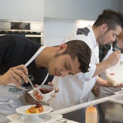 Eduardo Casanova a su paso por 'Cena con mamá'