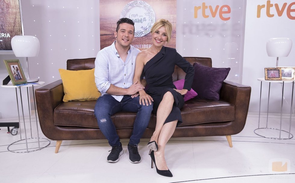 Carlos Maldonado y Cayetana Guillén Cuervo en la presentación de 'Cena con mamá'