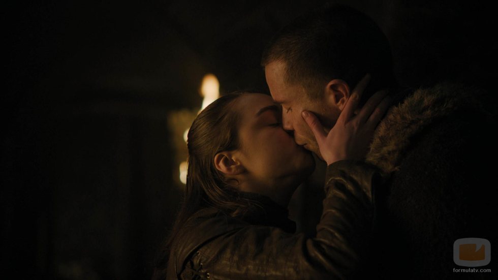 El beso de Arya y Gendry de 'Juego de Tronos' en el 8x02