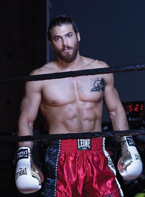Can Yaman, deportista y sexi