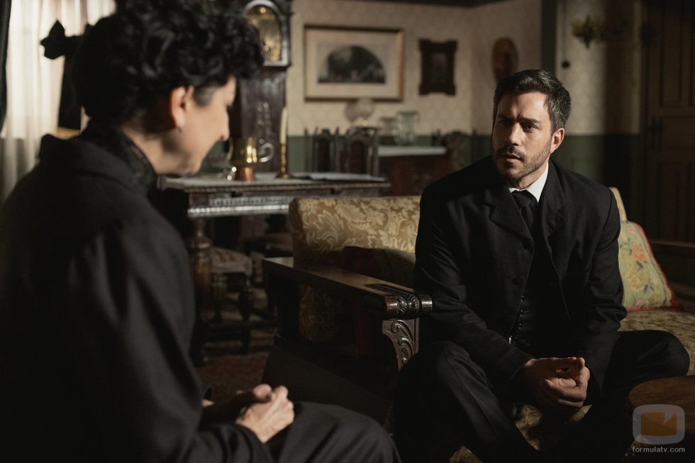 Úrsula habla con Telmo en 'Acacias 38', en el capítulo 1.000