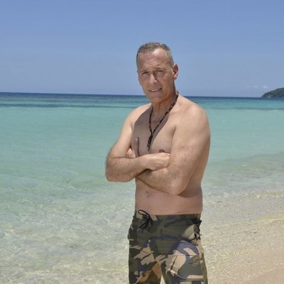 Carlos Lozano, concursante oficial de 'Supervivientes 2019', posa en bañador