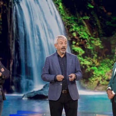 Los presentadores en la Gala 1 de 'Supervivientes 2019'