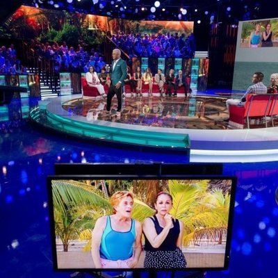 El plató vive el reencuentro entre Chelo García Cortés e Isabel Pantoja en la Gala 1 de 'Supervivientes 2019'
