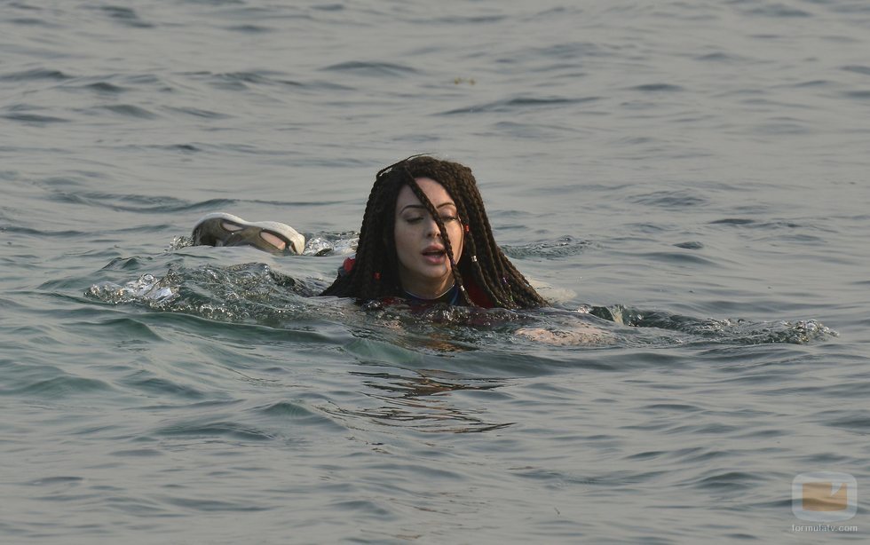 Mahi, nadando hacia la orilla de la isla, en la Gala 1 de 'Supervivientes 2019'
