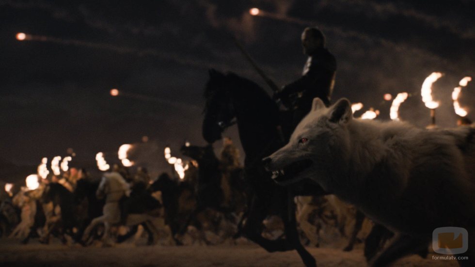Fantasma camina con los dothrakis, dirigidos por Jorah, en el 8x03 de 'Juego de Tronos'