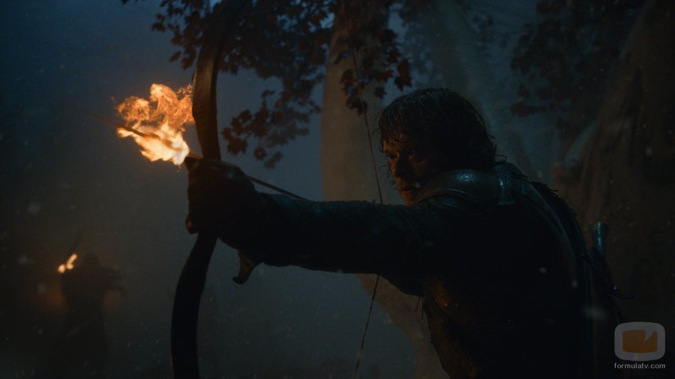 Theon Greyjoy tensa su arco en el 8x03 de 'Juego de Tronos'