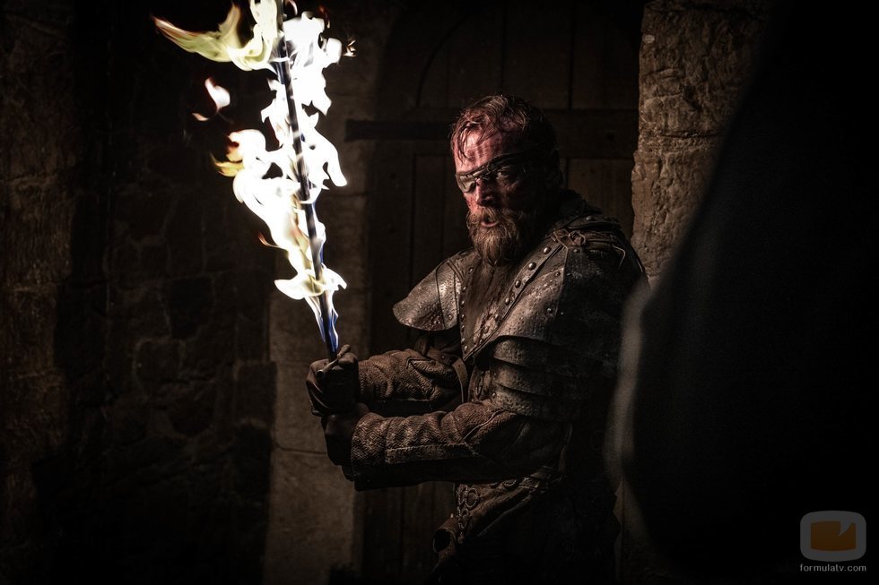 Beric Dondarrion blande su espada en llamas durante el 8x03 de 'Juego de Tronos'