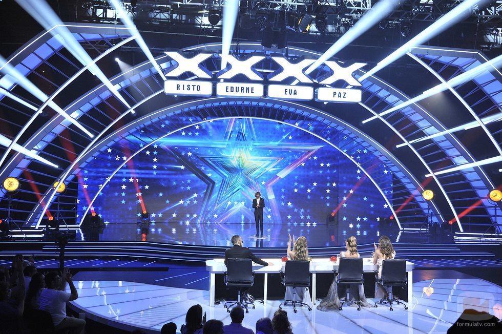 Presentador y jurado en el plató de la gran final de 'Got Talent España'