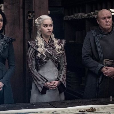 Daenerys junto a Missandei y Varys en el 8x04 de 'Juego de Tronos'