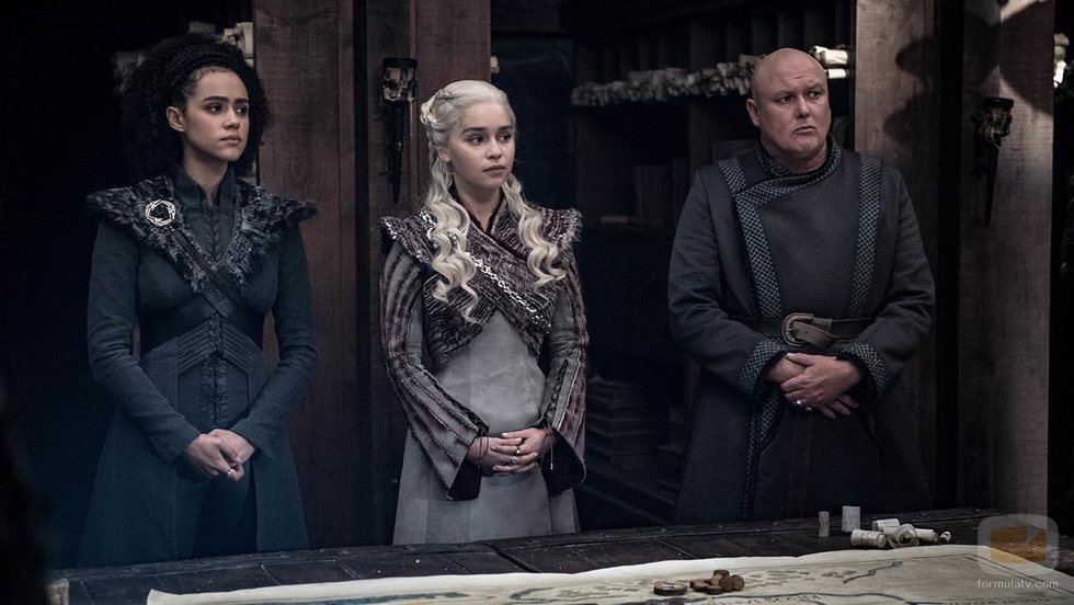 Daenerys junto a Missandei y Varys en el 8x04 de 'Juego de Tronos'