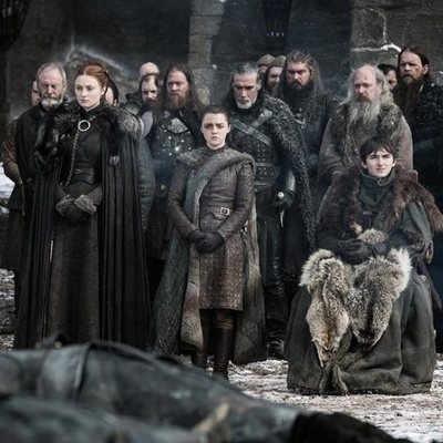 Los Stark lloran a los caídos en la Batalla de Invernalia durante el 8x04 de 'Juego de Tronos'