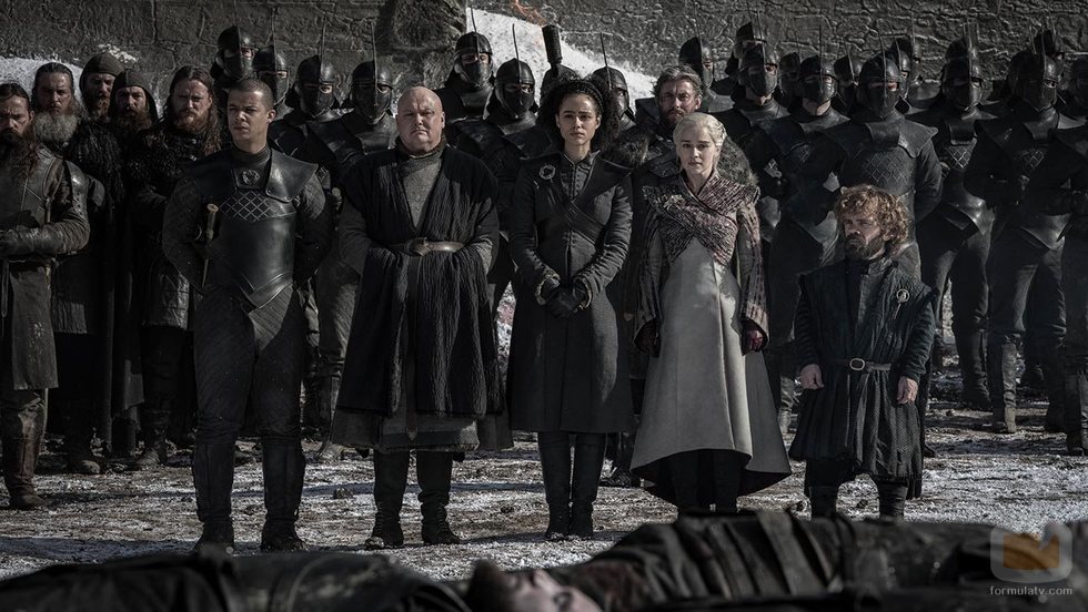 La corte de Daenerys Targaryen despide a sus guerreros muertos en el 8x04 de 'Juego de Tronos'
