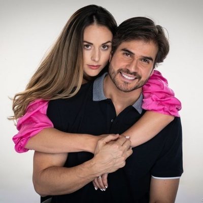 Zuria Vega y Daniel Arenas, posan juntos para 'Mi marido tiene más familia'