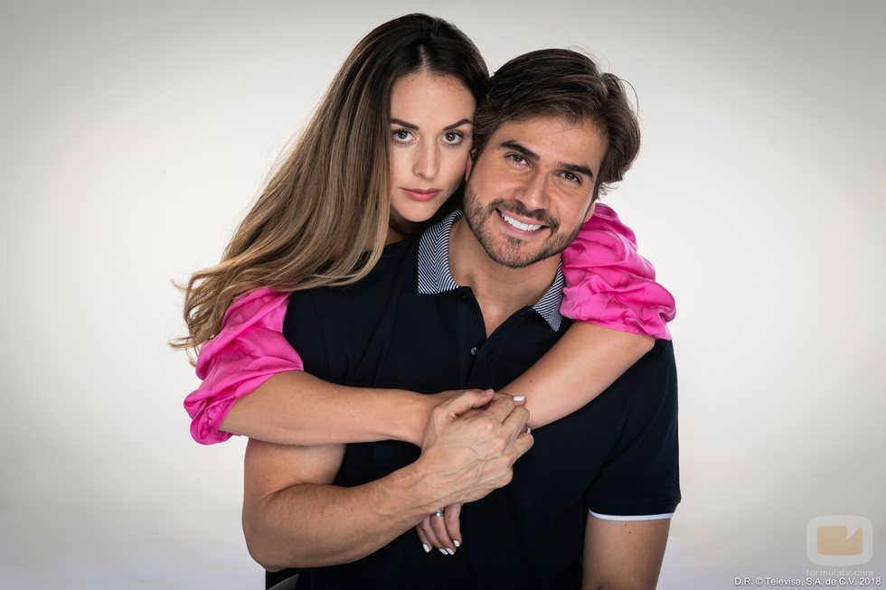 Zuria Vega y Daniel Arenas, posan juntos para 'Mi marido tiene más familia'