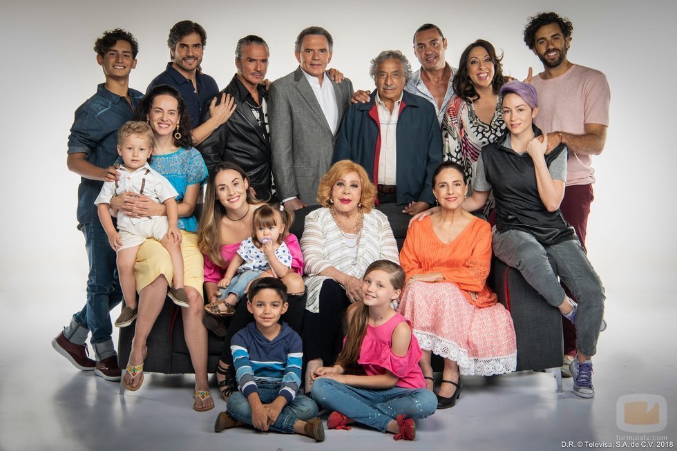 El elenco completo de 'Mi marido tiene más familia'
