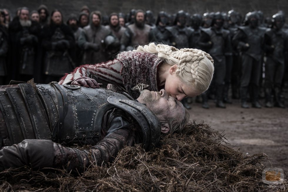 Daenerys besa el cadáver de Jorah en el 8x04 de 'Juego de tronos'