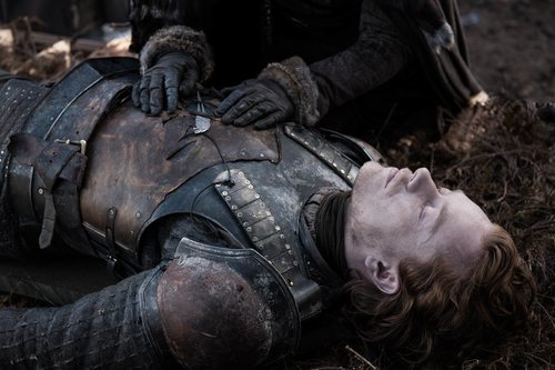 Theon Greyjoy yace muerto en el 8x04 de 'Juego de tronos'
