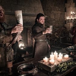 Tormund, Jon Snow y Daenerys celebran la victoria en el 8x04 de 'Juego de tronos'