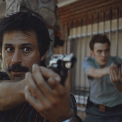Hugo Silva apunta con la pistola, en 'Brigada Costa del Sol'