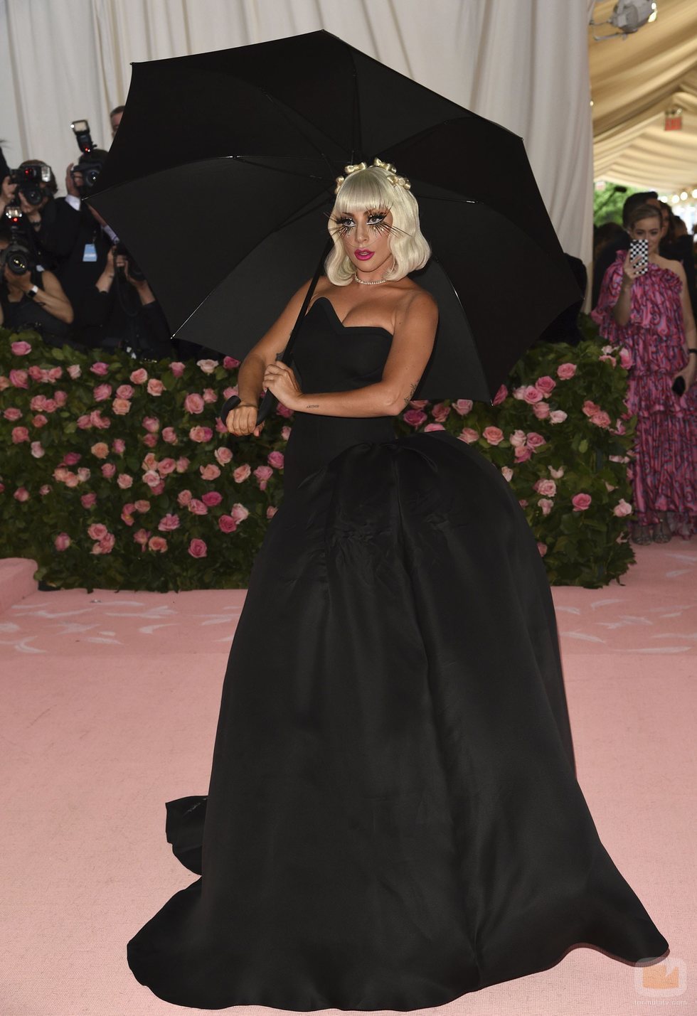Lady Gaga sorprende con un segundo look en la Gala MET 2019