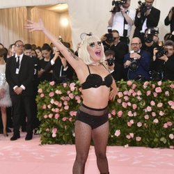 Lady Gaga y su sorprendente look en la Gala MET 2019