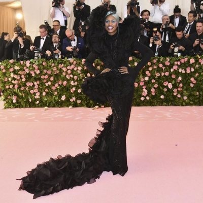 Laverne Cox apuesta por un vestido muy llamativo en la Gala MET 2019